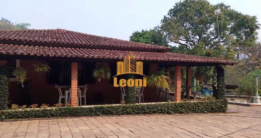 Excelente chácara a venda com 4 casas + piscina + churrasqueira