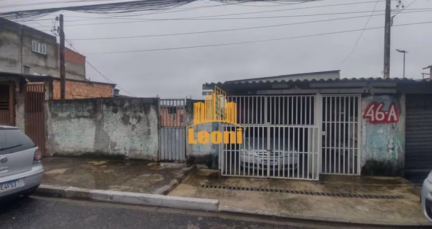 Casa sobreposta baixa com 3 quartos com excelente localização