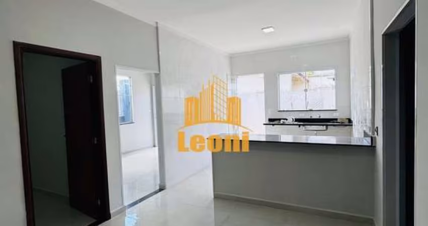 Casa nova 3 quartos com 1 suíte, apenas 1 km do centro da cidade