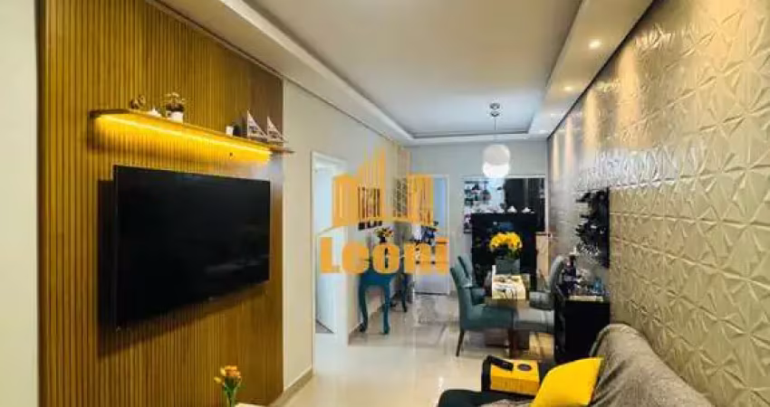 Casa recém reformada com muito porcelanato e belíssima decoração