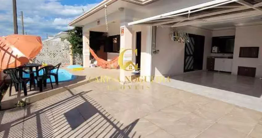 Casa em atlântida sul com piscina e 2 quadras da beira mar.