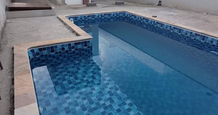 Casa com piscina próximo ao Roldão