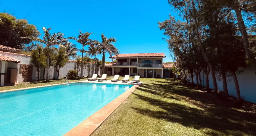 Venda/ Casa Pé na Areia com vista deslumbrante na Marina de Búzios.