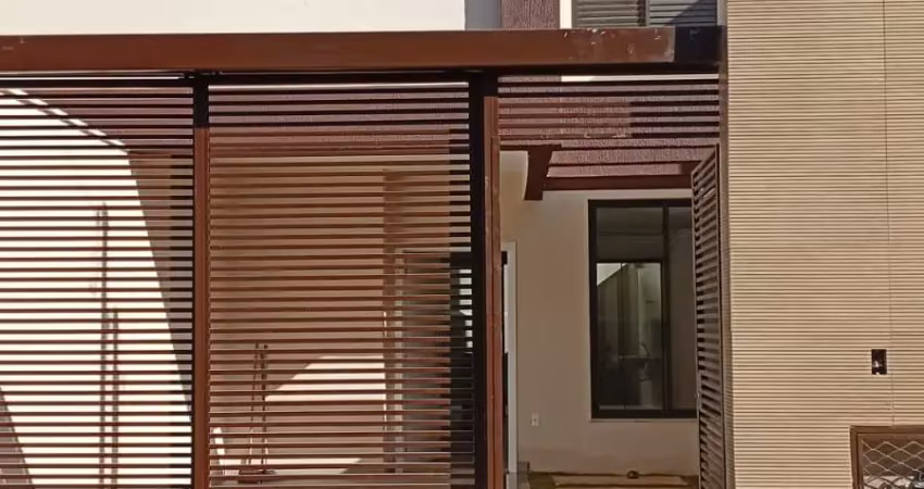 Casa germinada com 3 quartos, 1 com suite, garagem grande à venda, no bairro santa rosa em bh.