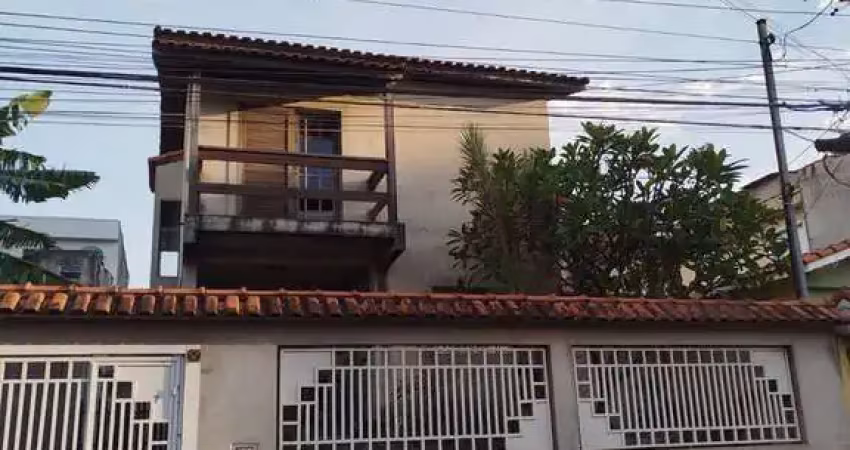 Sobrado com 3 Quartos e 2 banheiros à Venda, 190 m² por R$ 650.000   Zona Leste