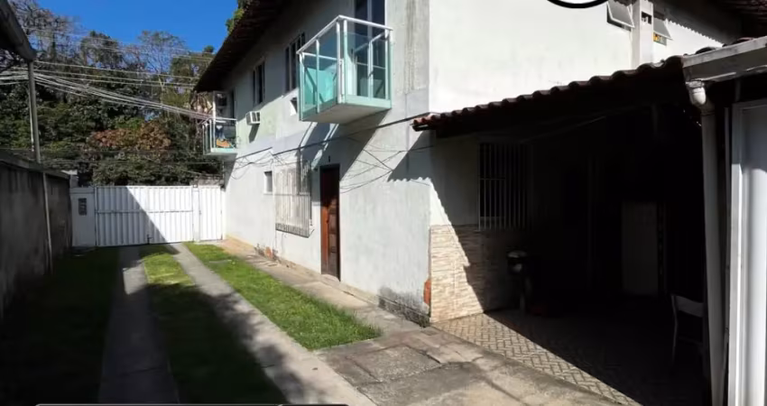 Casa em condomínio fechado com 2 quartos para alugar na Rua Mamoré, Santa Cruz da Serra, Duque de Caxias