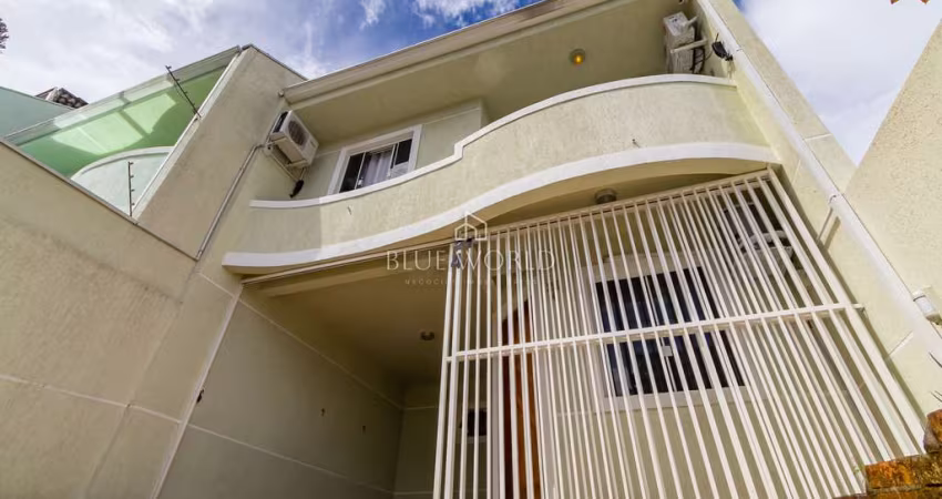Casa com 3 quartos à venda na Travessa Edgar Souza, 21, Guabirotuba, Curitiba