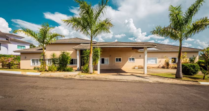 Funcional casa em condomínio para venda com 6 quartos, sendo 6 suítes, 850m²