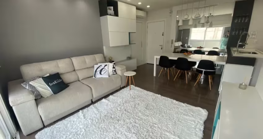 Apartamento com 2 dormitórios, sendo 1 suíte e 2 vagas com ótima localização