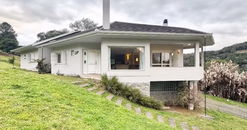 Casa em condomínio,  com muito espaço, terreno e segurança para sua família
