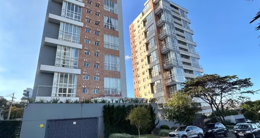 Apartamento muito bem localizado, com sol da tarde e 3 suítes no desejado exposiçâo
