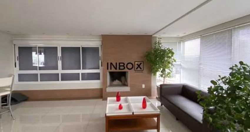 Apartamento à venda com 100m2 privativos, com 2 dormitórios (01 suíte), 2 vagas, portaria 24hs, no bairro Petrópolis, em Porto Alegre/RS.