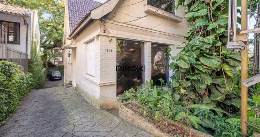 Casa com 250m² e 3 dormitórios no bairro Auxiliadora em Porto Alegre para Comprar ou Alugar