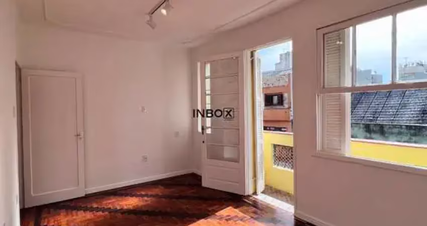 Apto 2 dormitórios 1 banheiro c/ 81 mts2 reformado impecável centro histórico em porto alegre.