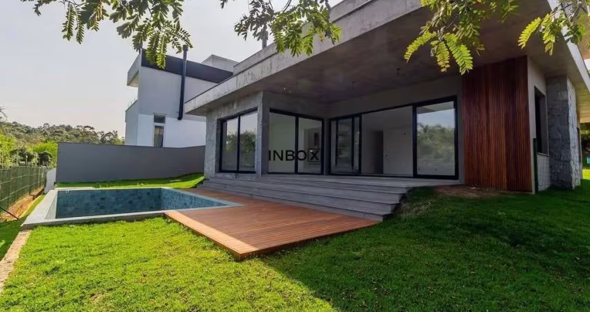 Casa alto padrão em condomínio fechado - 4 suítes e lazer completo