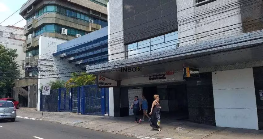 Locação de prédio comercial com 3 pavimentos e 10 estacionamentos