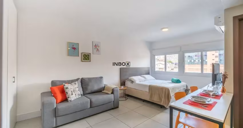 Apto studio mobiliado decorado com 1 vaga no bairro floresta em porto alegre.