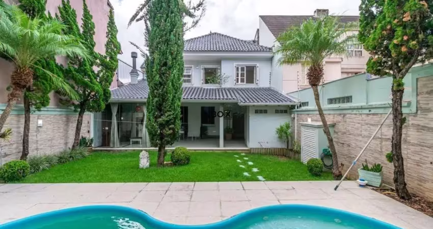 Casa de alto padrão com 3 suítes , piscina e 4 vagas