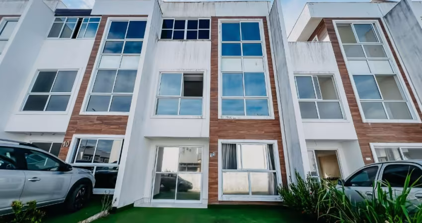 À VENDA – Casa Triplex no Condomínio Douro Village | 152 m²
