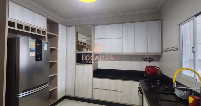 Casa sobrado / Jardim Ismênia / 03 Dormitórios sendo 01 suíte/ 150m² / São José dos Campos