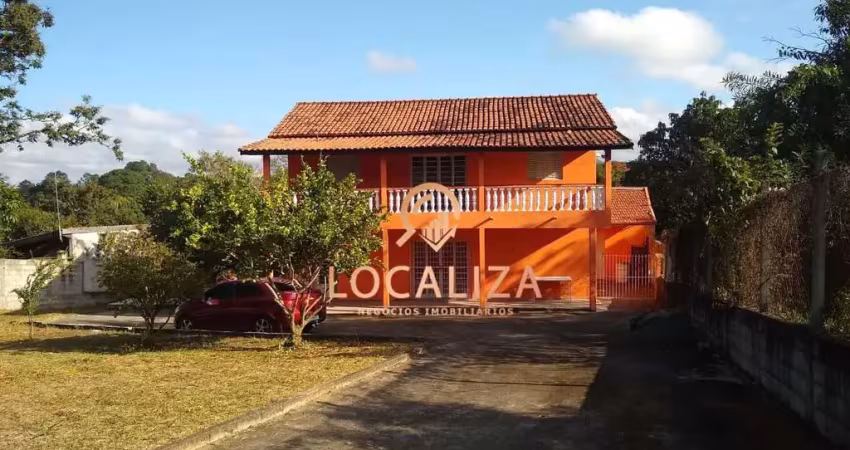 Excelente chácara com Sobrado / Portal Mantiqueira / 5 quartos / 1000 m² de terreno / 211 m² de construção / Caçapava