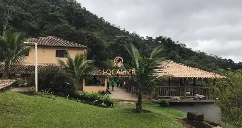 Oportunidade única: sítio à venda em Monteiro Lobato-SP, 5 quartos, 3 salas, 6 banheiros, 10 vagas de garagem, 500,00 m² de área.