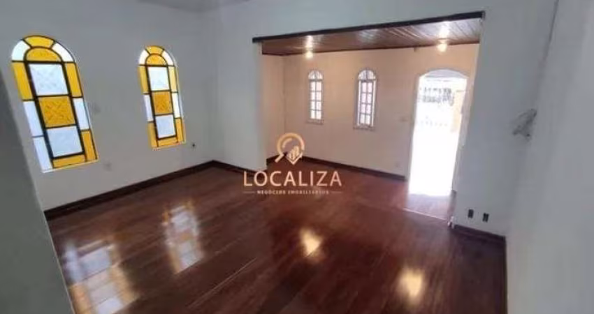 Imperdível! Casa à venda em São José dos Campos-SP, Bosque dos Eucaliptos, 3 quartos, 1 suíte, 1 sala, 2 banheiros, 4 vagas, 140m².