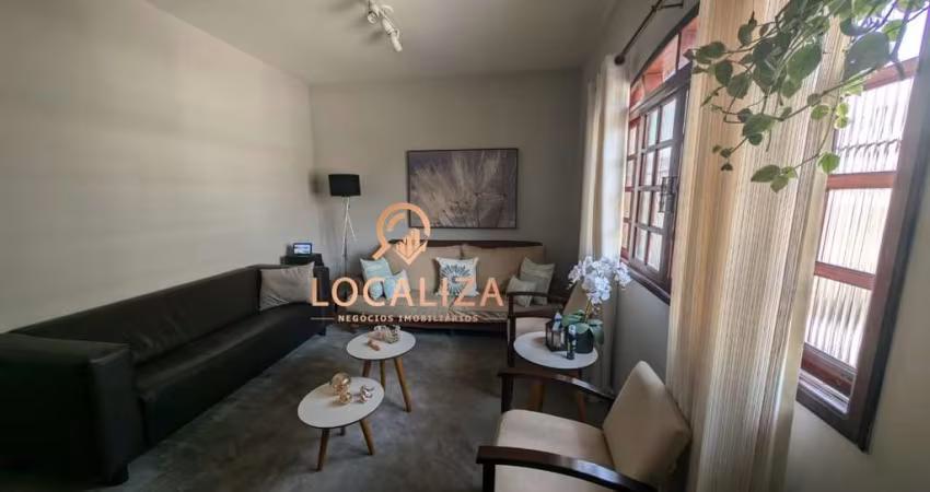 Casa / 05 dormitórios, sendo 2 suítes / Edícula / Área Gourmet / Santana / 280 m² de terreno / 230 m² de área construída / São José dos Campos