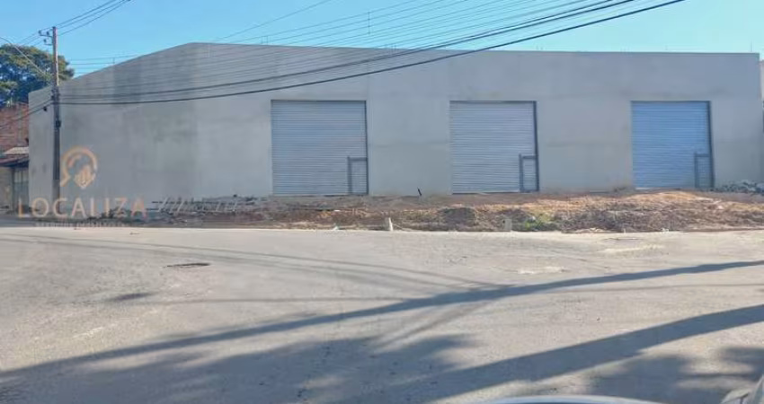 Excelente oportunidade de locação: Galpão Comercial de 99m² em Jacareí-SP, Jd. Santo Antônio da Boa Vista. 1 banheiro, 2 vagas.