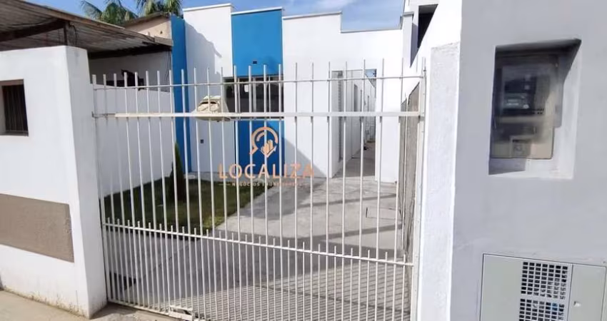 Imperdível oportunidade de compra: Casa à venda em Caraguatatuba-SP, Balneário Recanto do Sol, 2 quartos, 1 sala, 1 banheiro, 2 vagas, 125m²