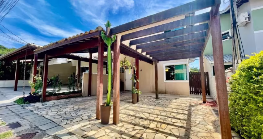 Excelente casa com 3 dormitórios à venda, 120 m² por R$ 690.000,00 - Granja dos Cavaleiros - Macaé/RJ.