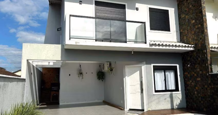 Casa com 03 quartos no bairro Aventureiro
