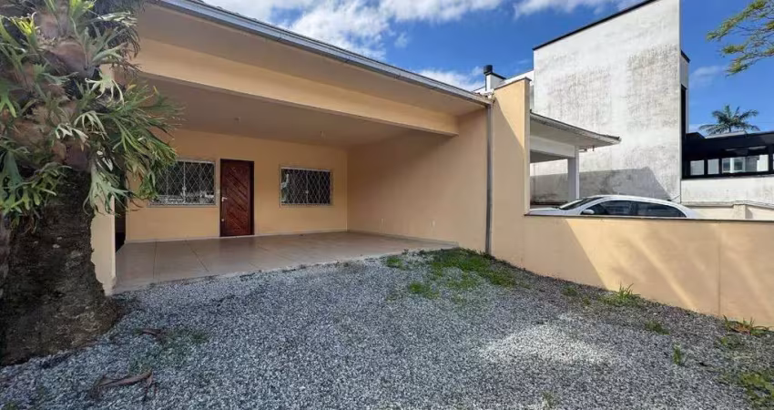 Casa com 3 quartos para alugar na Rua Bananal, 172, Glória, Joinville
