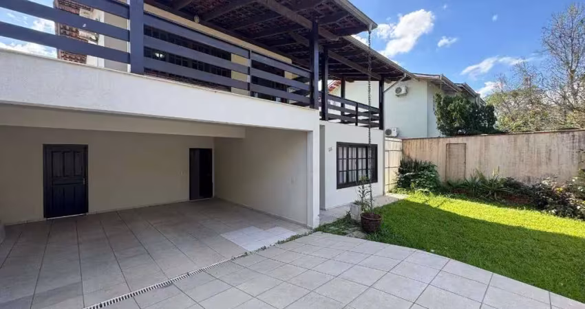 Casa com 3 quartos para alugar na Rua Hilda Reddin, 36, Santo Antônio, Joinville