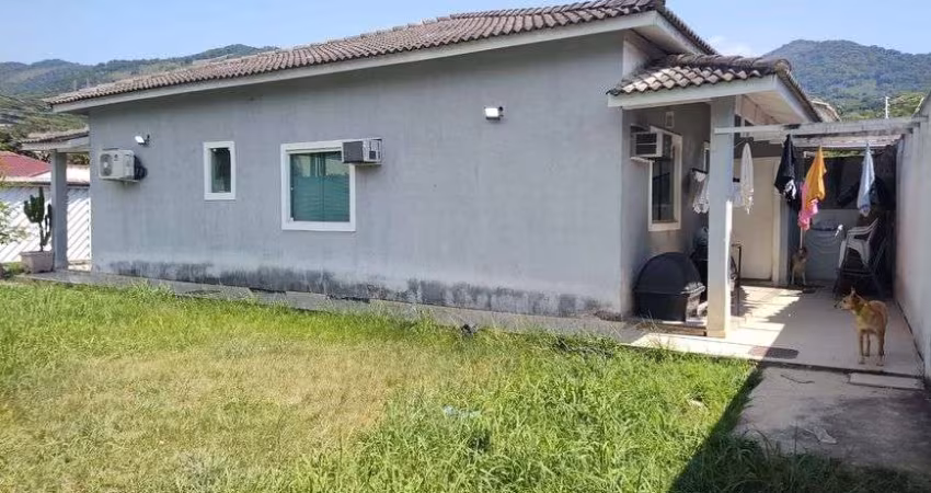 Casa para venda com 112 metros quadrados com 3 quartos