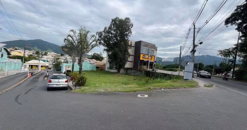 Terreno comercial com 600m², frente para Estrada do Mendanha