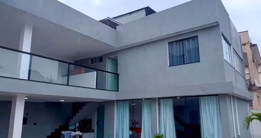 Casa com quintal, piscina,3 quartos, centro de Campo Grande