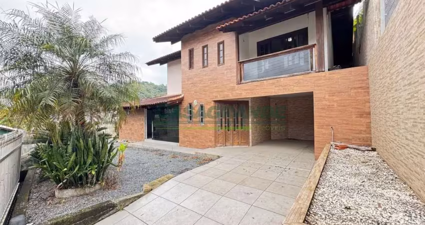 Casa com 3 quartos à venda em Água Verde, Blumenau 