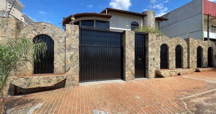 Sobrado com 5 dormitórios para alugar, 434 m² por R$ 6.000,00/mês - Beverly Falls Park - Foz do Iguaçu/PR
