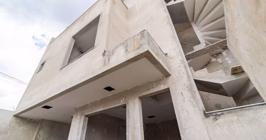EXCELENTE SOBRADO EM FASE DE ACABAMENTO