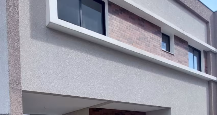 SOBRADO COM AMPLO JARDIM