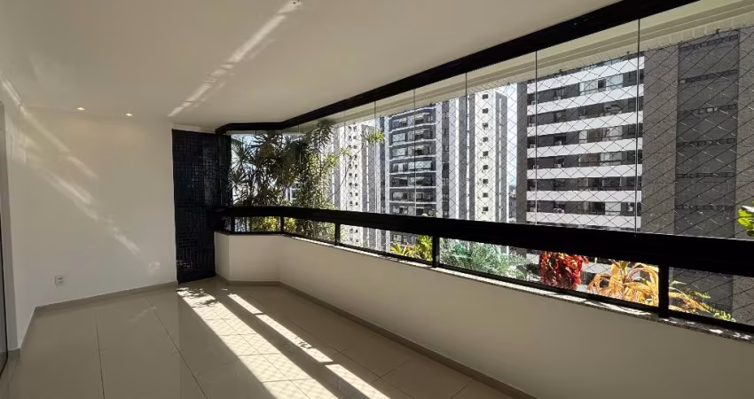 Apartamento 03 Suítes 03 garagens Soltas e Dep.Completa a Venda no Itaigara Salvador Bahia