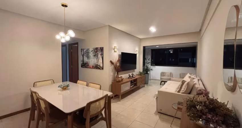 Apartamento 3/4 01 suíte dependência 02 garagens no costa azul