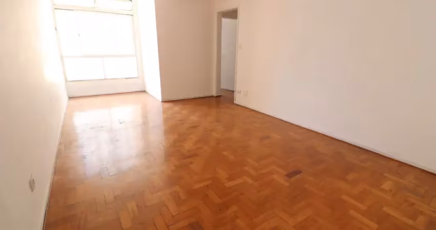 Apartamento espaçoso, iluminado e ventilado ao lado da Av. Paulista.