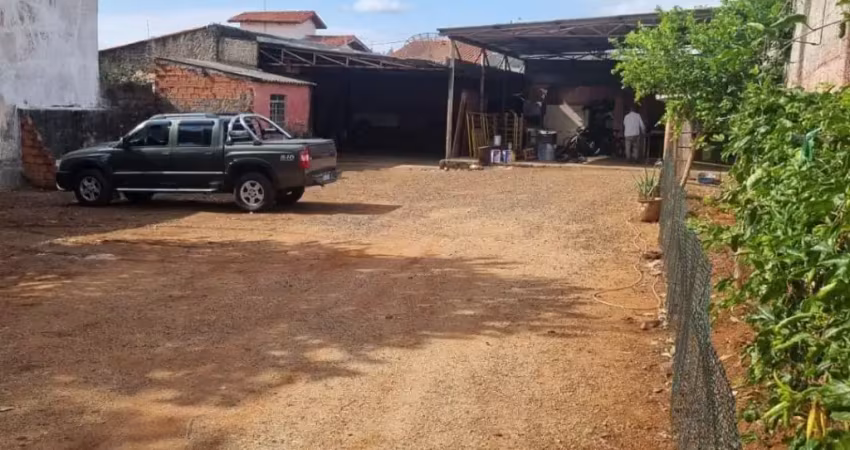Vende-se terreno no centro do éden – 780 m² com galpão de 250 m²