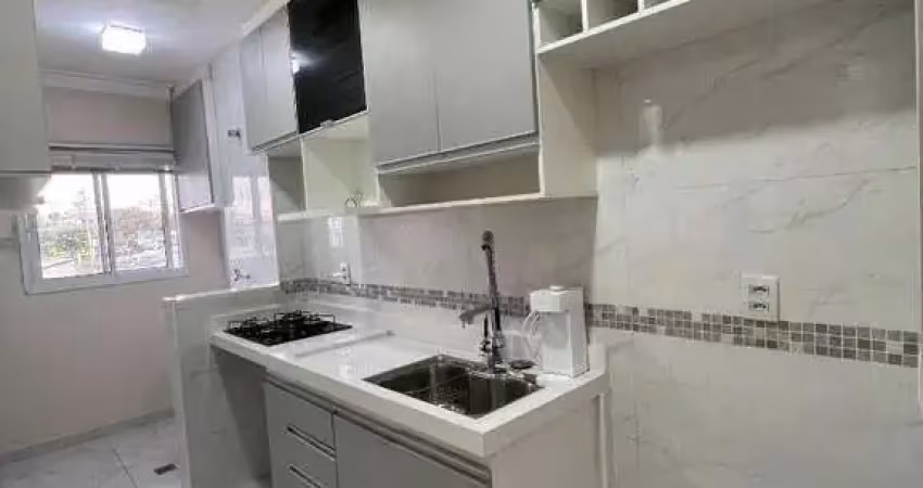Apartamento lindo com 2 quartos e armários planejados