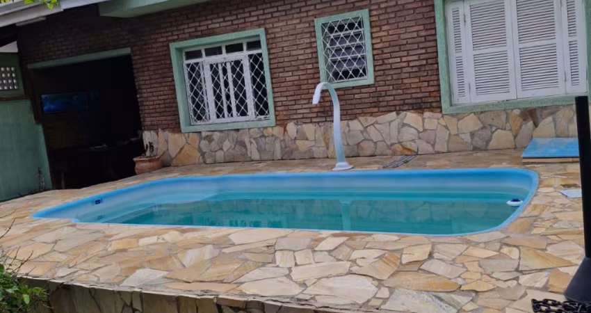 Linda Casa com piscina, à venda na Praia das Palmeiras