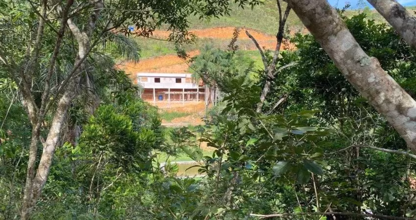 Casa inacabada a venda em condomínio fechado em Amparo - V-AMP10