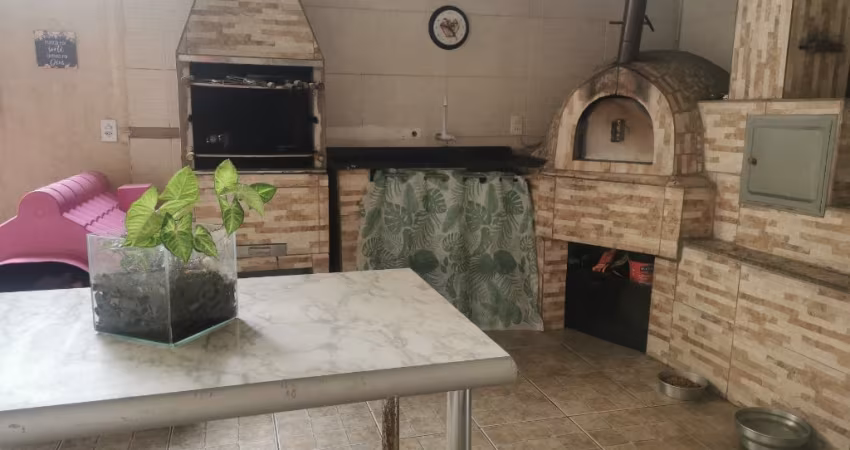 Sobrado  2 Quartos, 2 banheiros, 4 vagas, 164 m² - 200m da Av. Imirim
