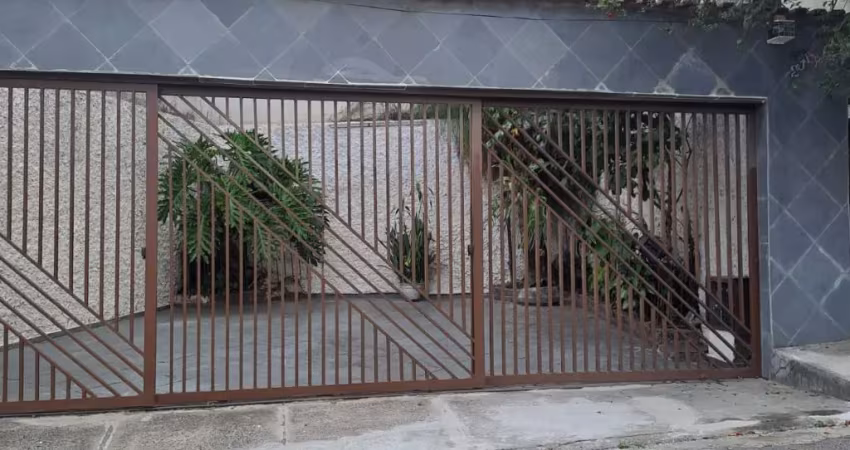 Ótima casa térrea com 2 dorms.  e adicional de 1 quarto e 1 banheiro na parte superior com área de lazer.